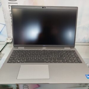 Laptop Dell Latitude 5520 / i7 / RAM 16 GB / SSD / 15,6″ FHD